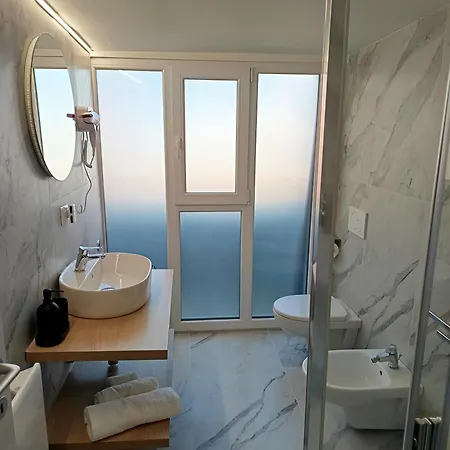 Sky View With Swimming Pool, Ac, Wifi, M2 Bed & Breakfast Milaan